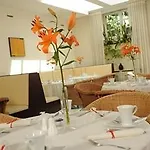 Viktoria Hotel 4*